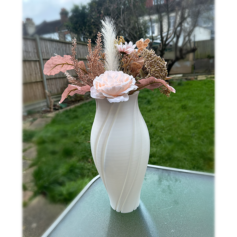 Decorative vase for pampas grass, dried flowers